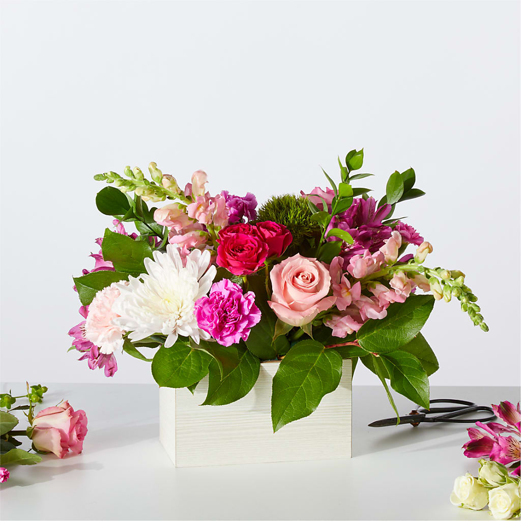 Sweetberry Box – A Florist Original – Village Florist, Richmond KY