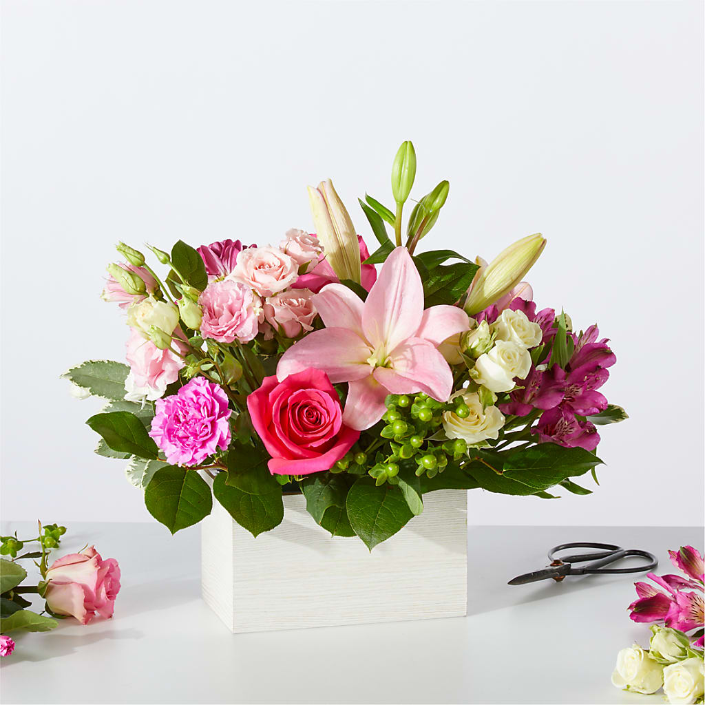 Sweetberry Box – A Florist Original – Village Florist, Richmond KY
