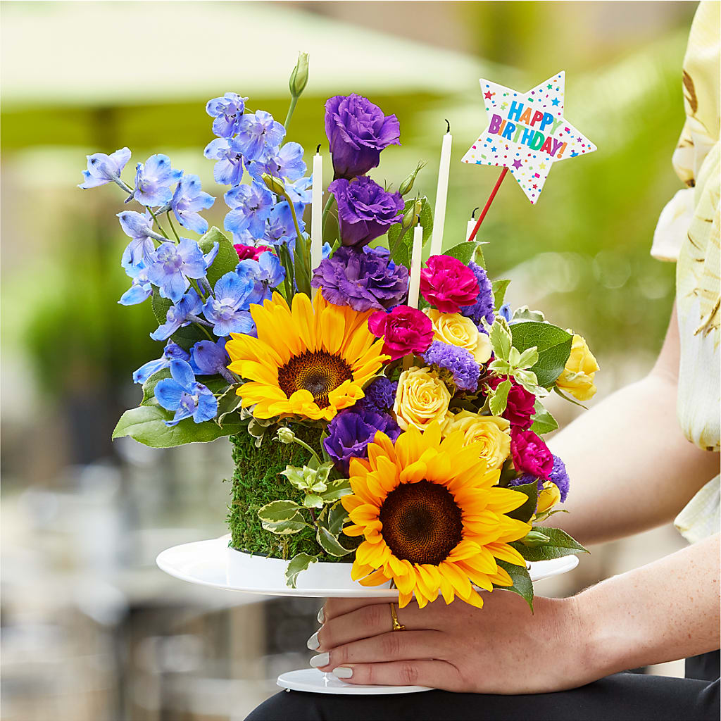 Star of the Day Floral Cake – Village Florist, Richmond KY