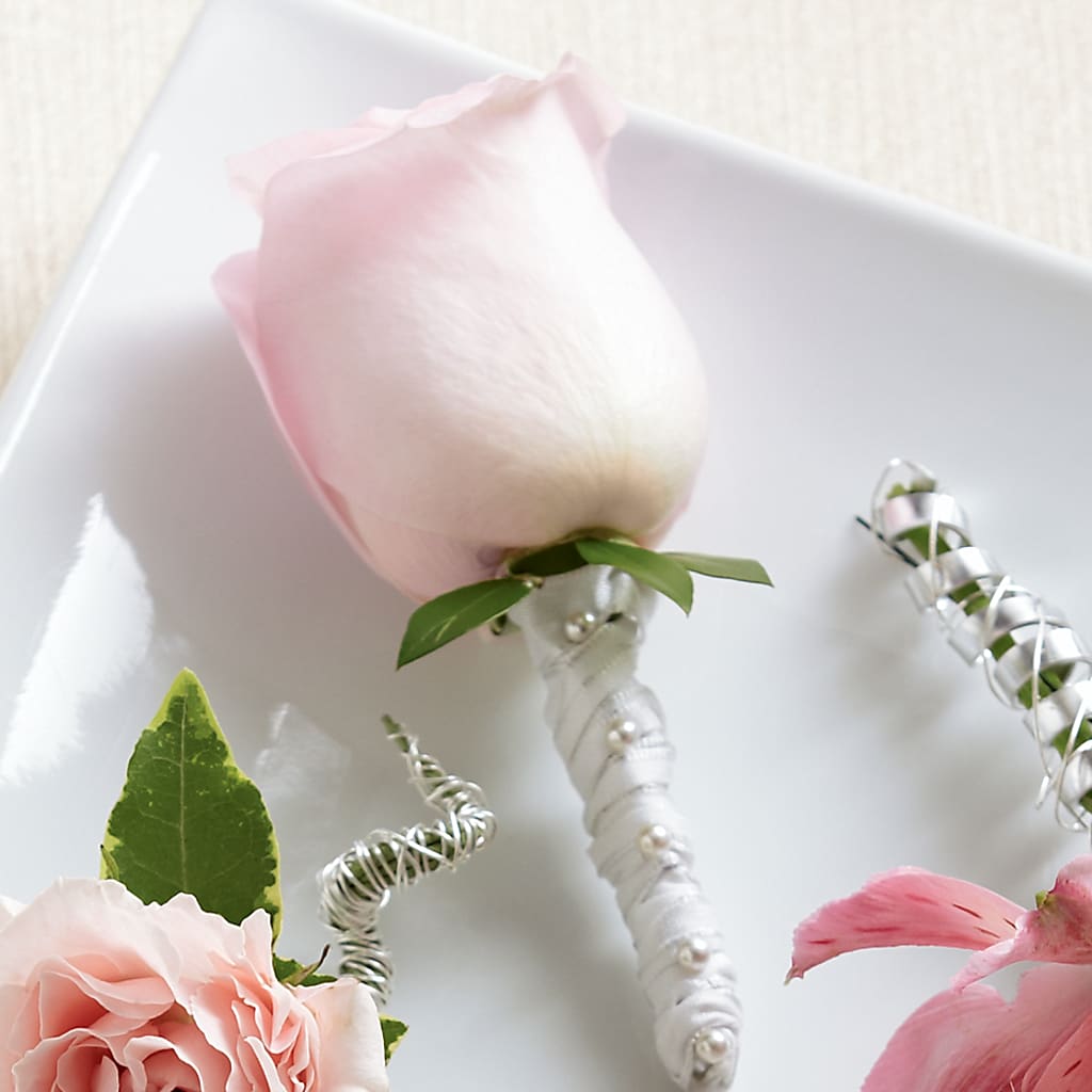 Pink Rose Boutonniere – Village Florist, Richmond KY