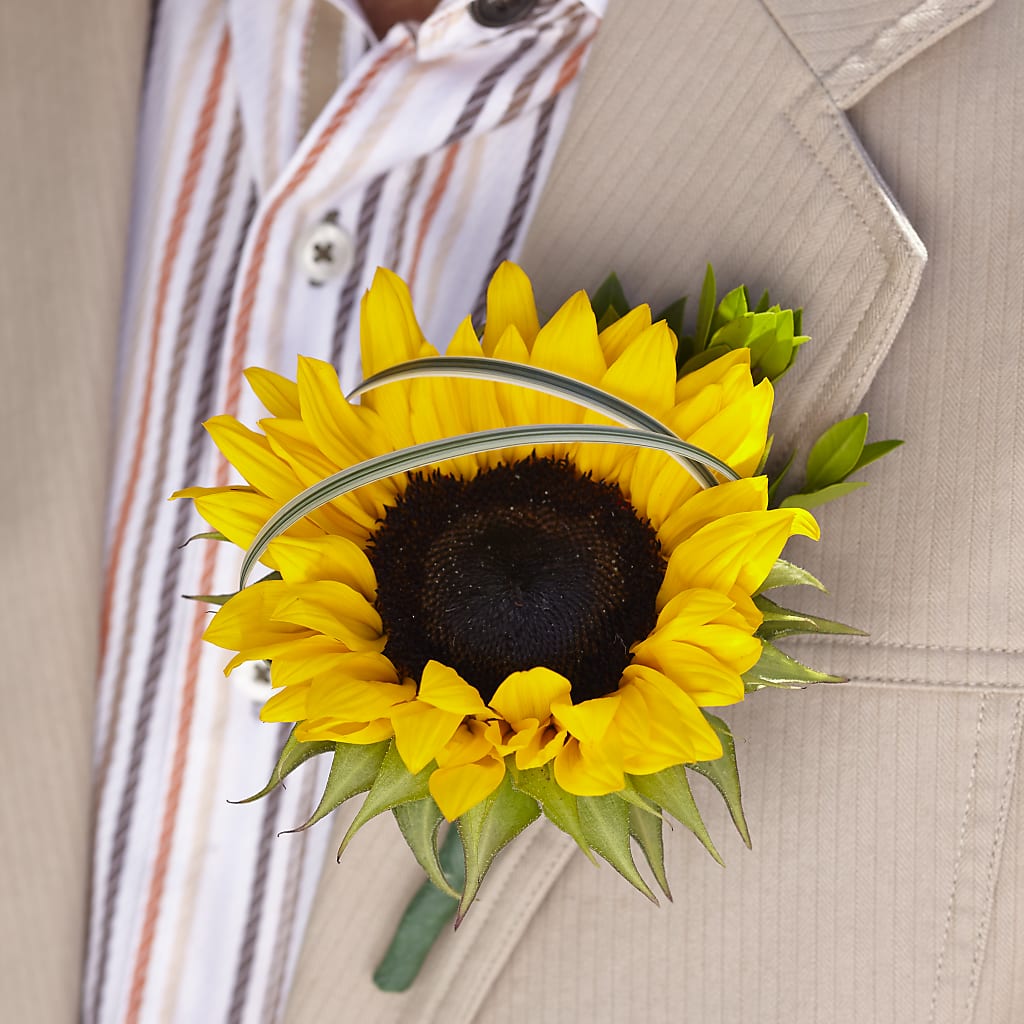 Free Spirit Boutonniere – Village Florist, Richmond KY
