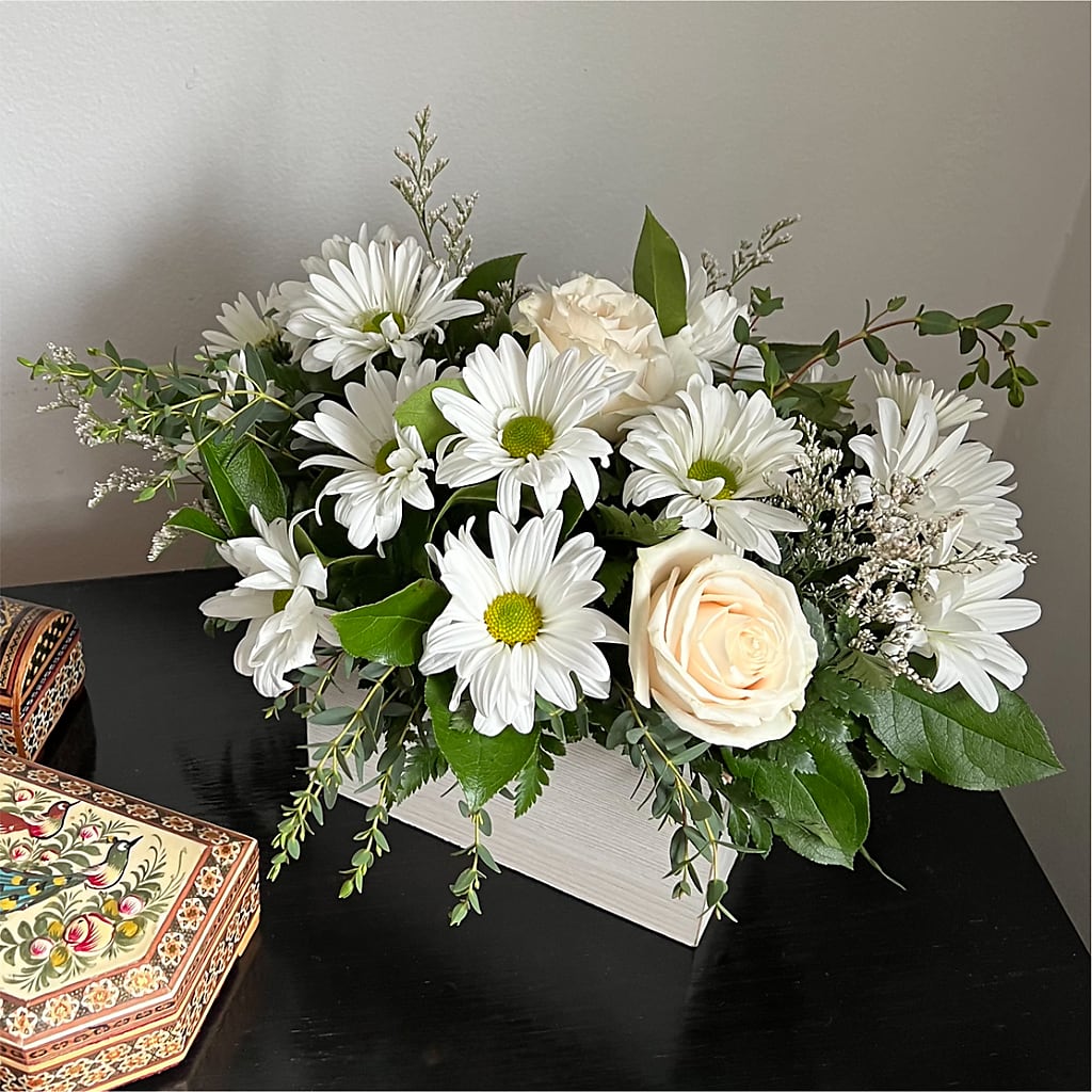 Fresh Linen Box Bouquet –  Village Florist, Richmond KY