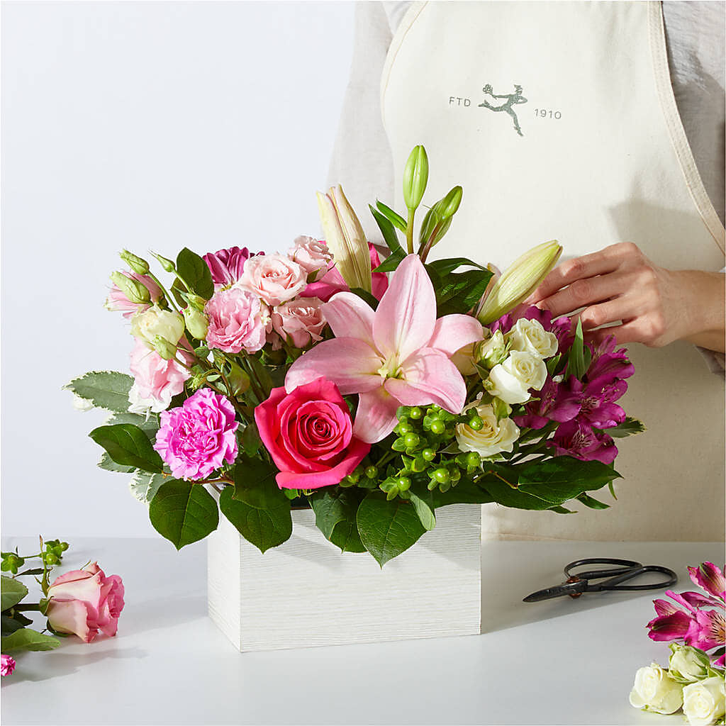 Sweetberry Box – A Florist Original –  Village Florist, Richmond KY