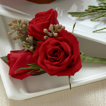 Red Spray Rose Boutonniere –  Village Florist, Richmond KY